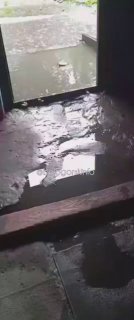 Ужасное состояние подъезда на Авиационной: жители в шоке